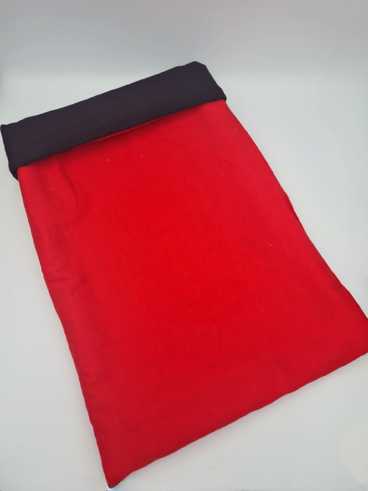 pochette de livre uni, rouge et noir