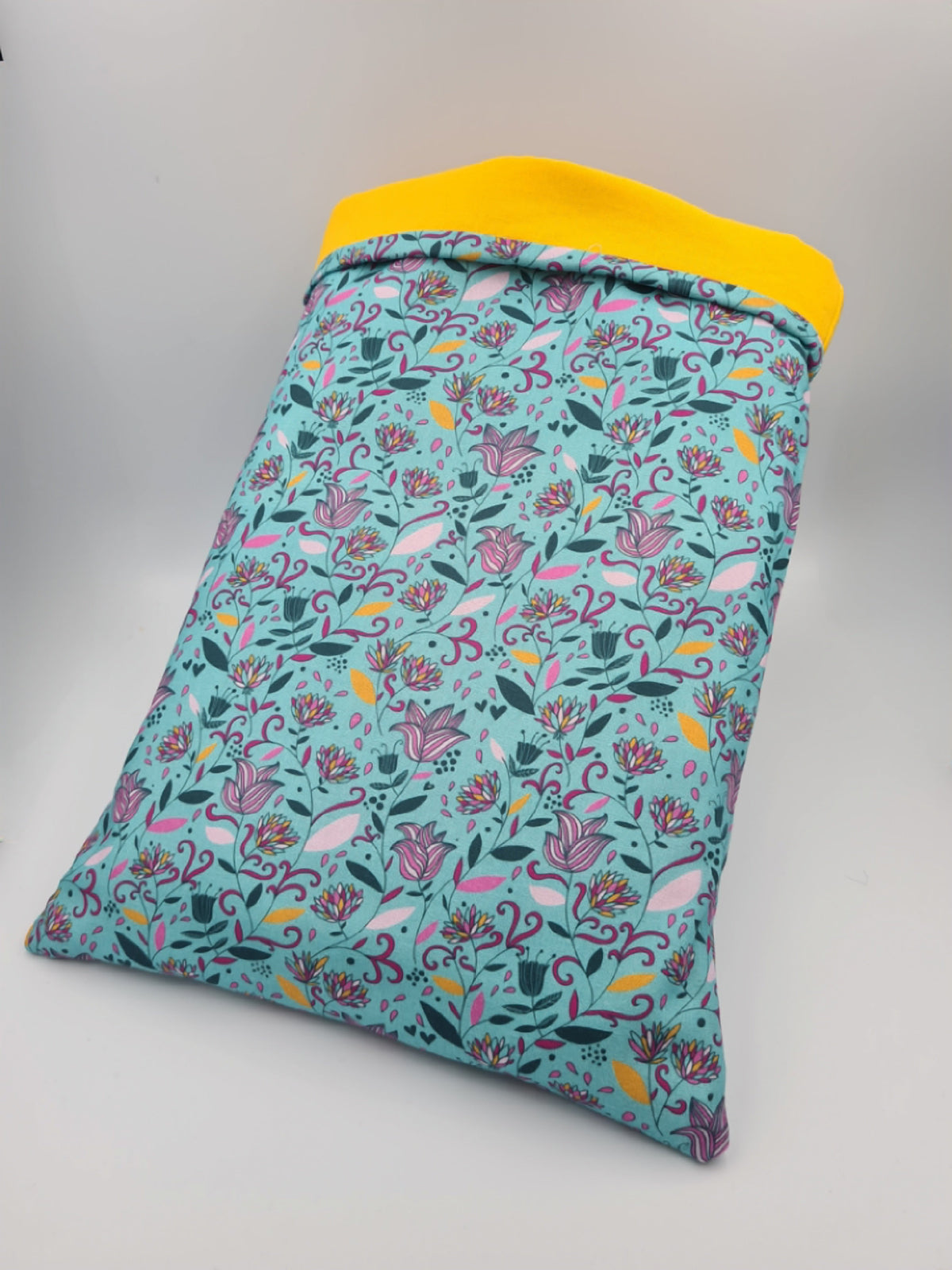 pochette de livre fleuri bleu et jaune