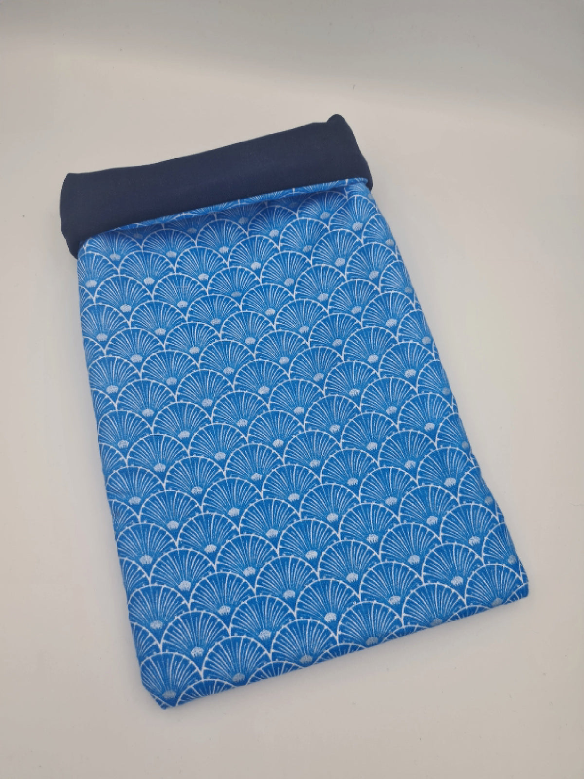 pochette de livre bleu, japohad eventail bleu