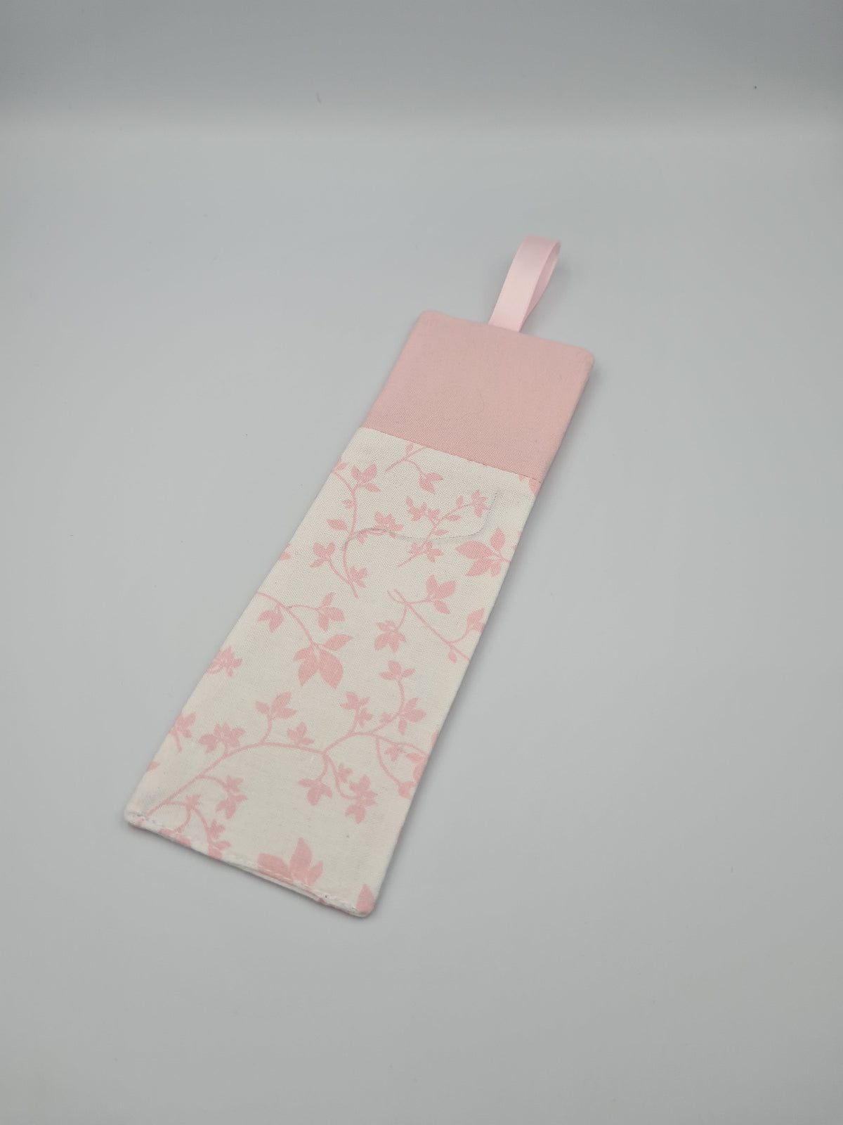 marque page blanc avec fleur rose