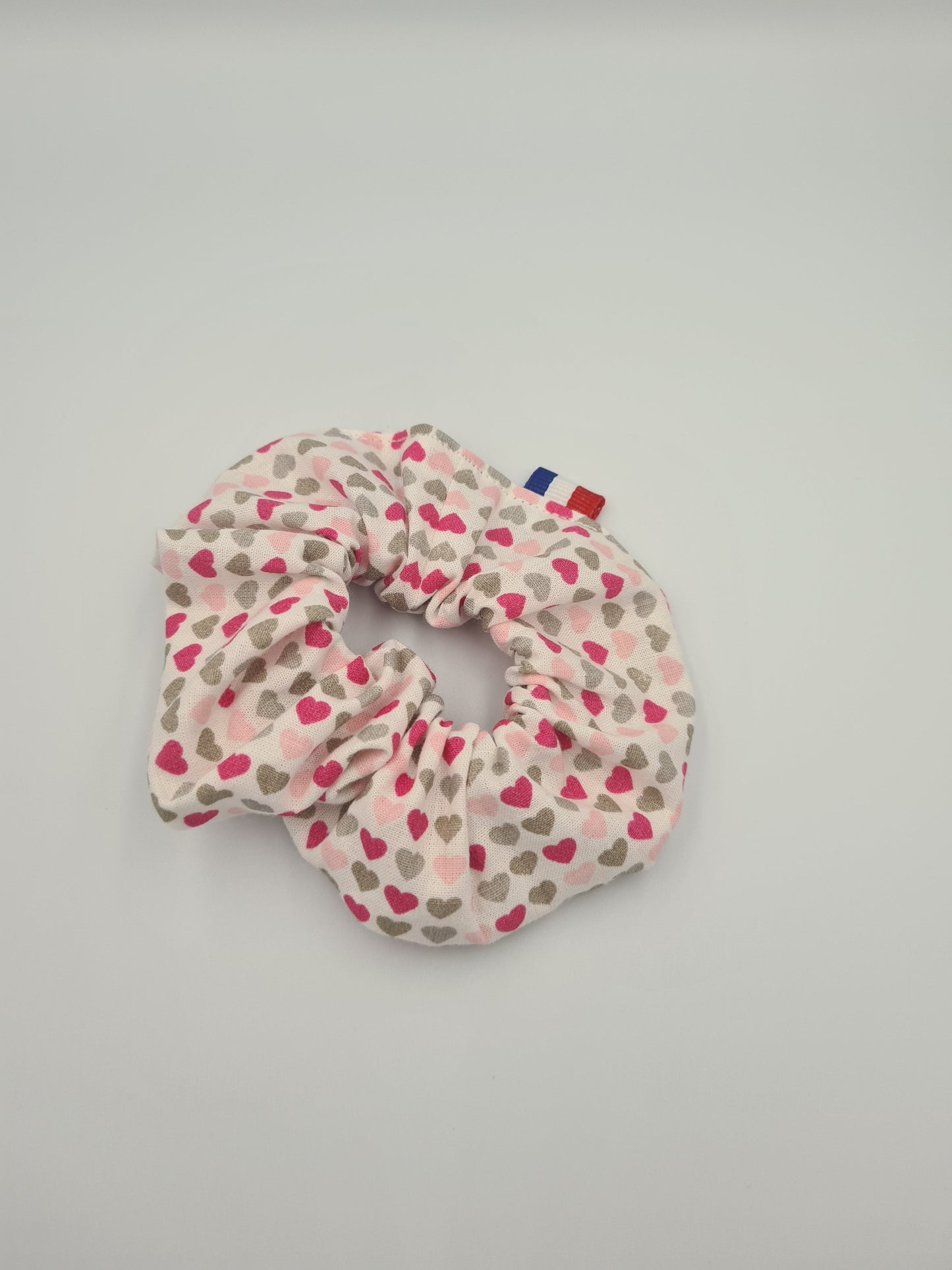 chouchou avec des coeurs rose et gris