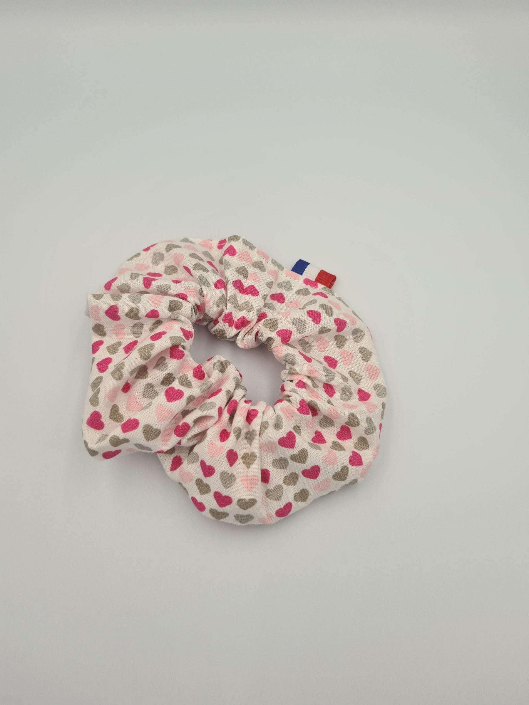 chouchou avec des coeurs rose et gris