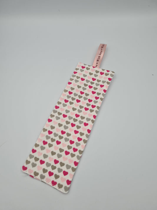 marque page motif coeur rose et gris