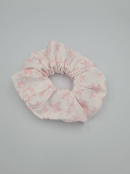 chouchou blanc avec fleur rose