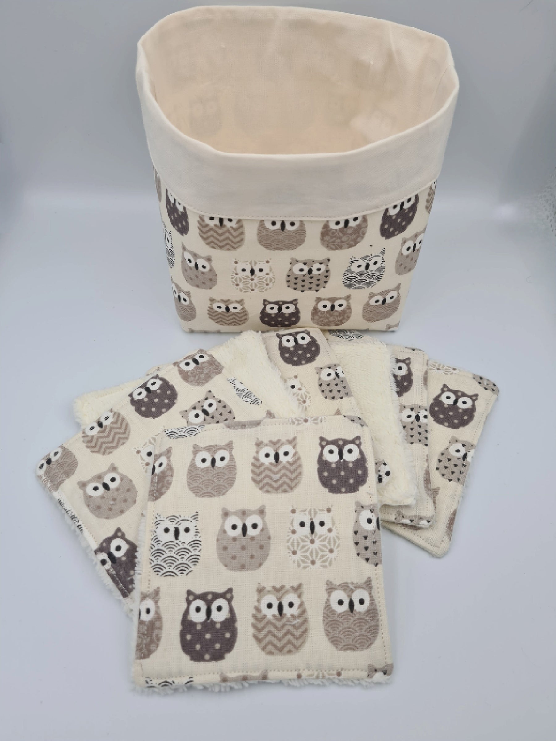 panière et lingette lavable hiboux gris et beige
